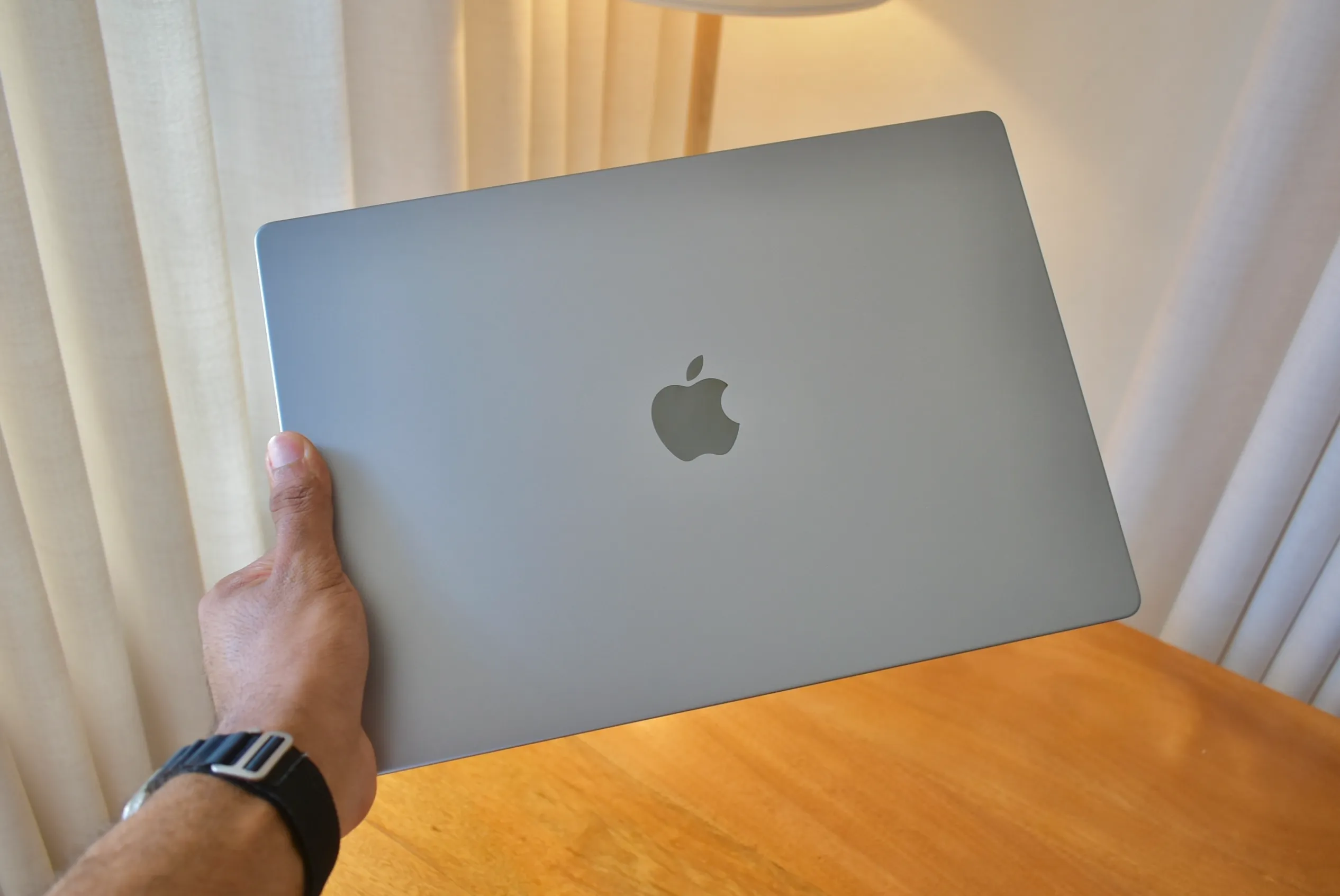 MacBook Pro 16 2