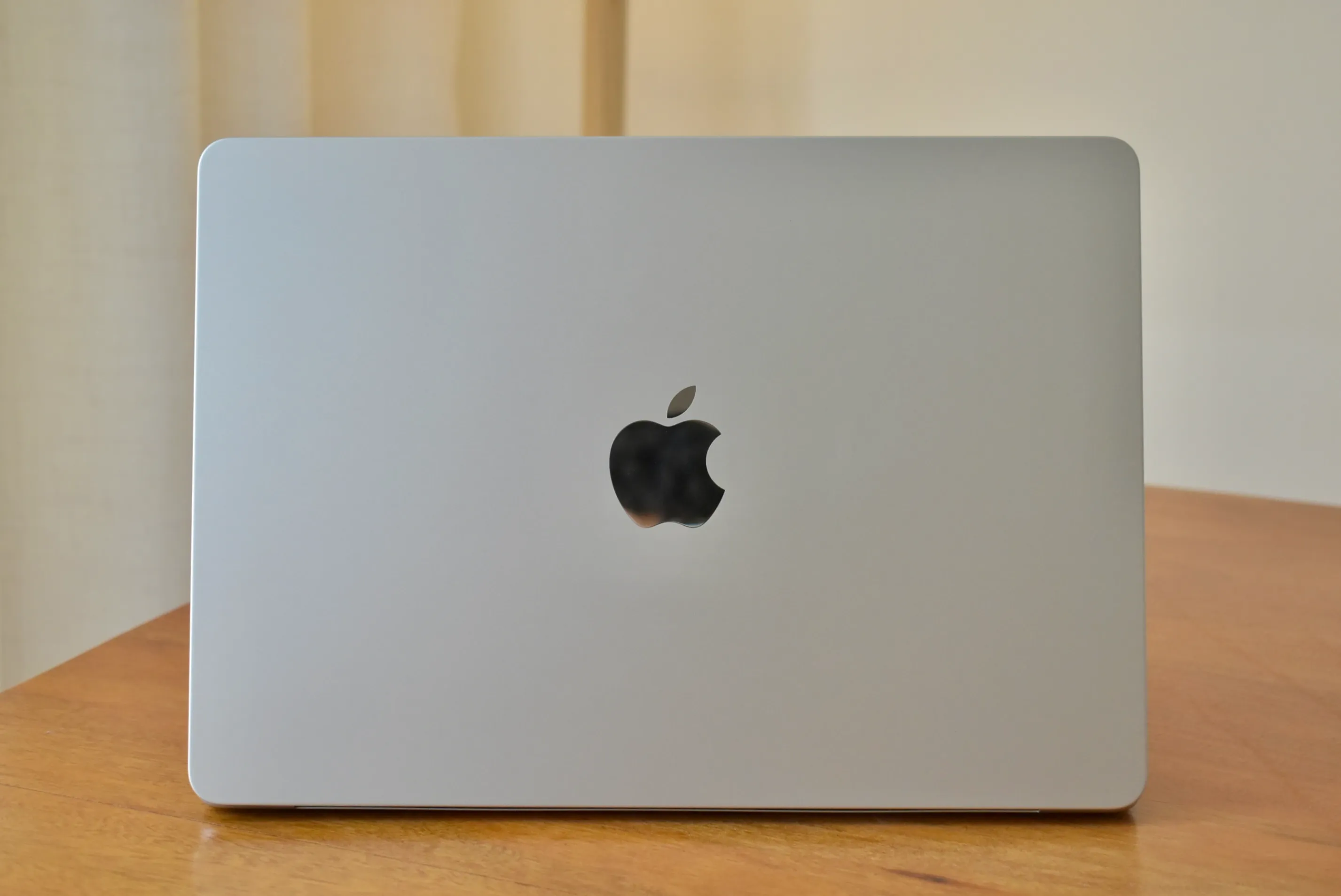 MacBook Air M4 (2025) Starlight 2